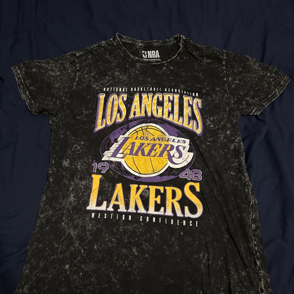 NBA Los Angeles Lakers Distressed Tee in Black and Purple